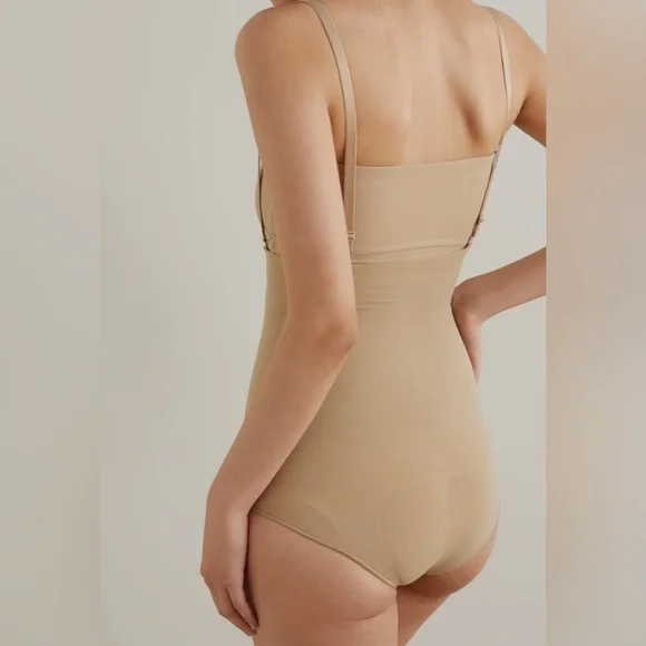 SKIMS CLAY core control brief Medium - Picture 2 of 8